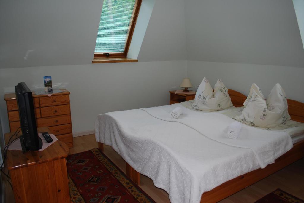 Bialy Dworek Bed & Breakfast