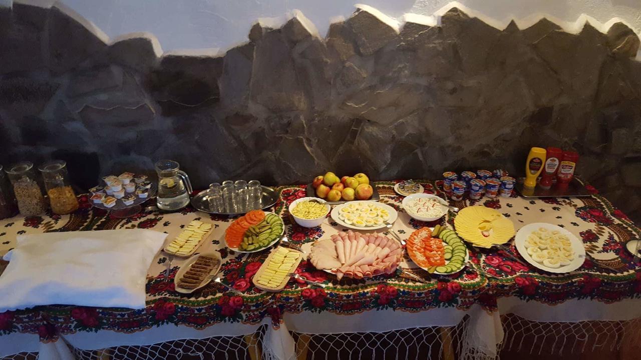 Bialy Dworek Bed & Breakfast 3*